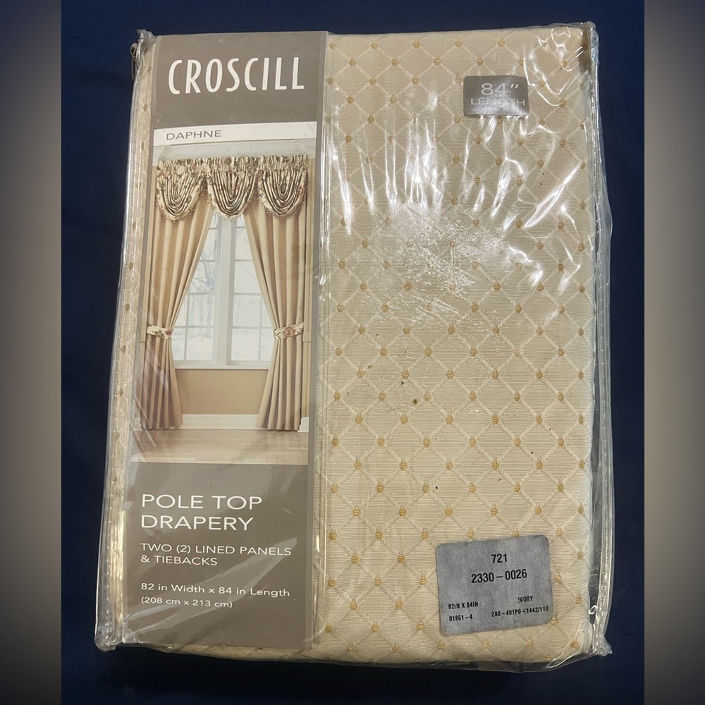 Croscill “Daphne” Pole Top Drapery. 2 Lined panel & tie backs.